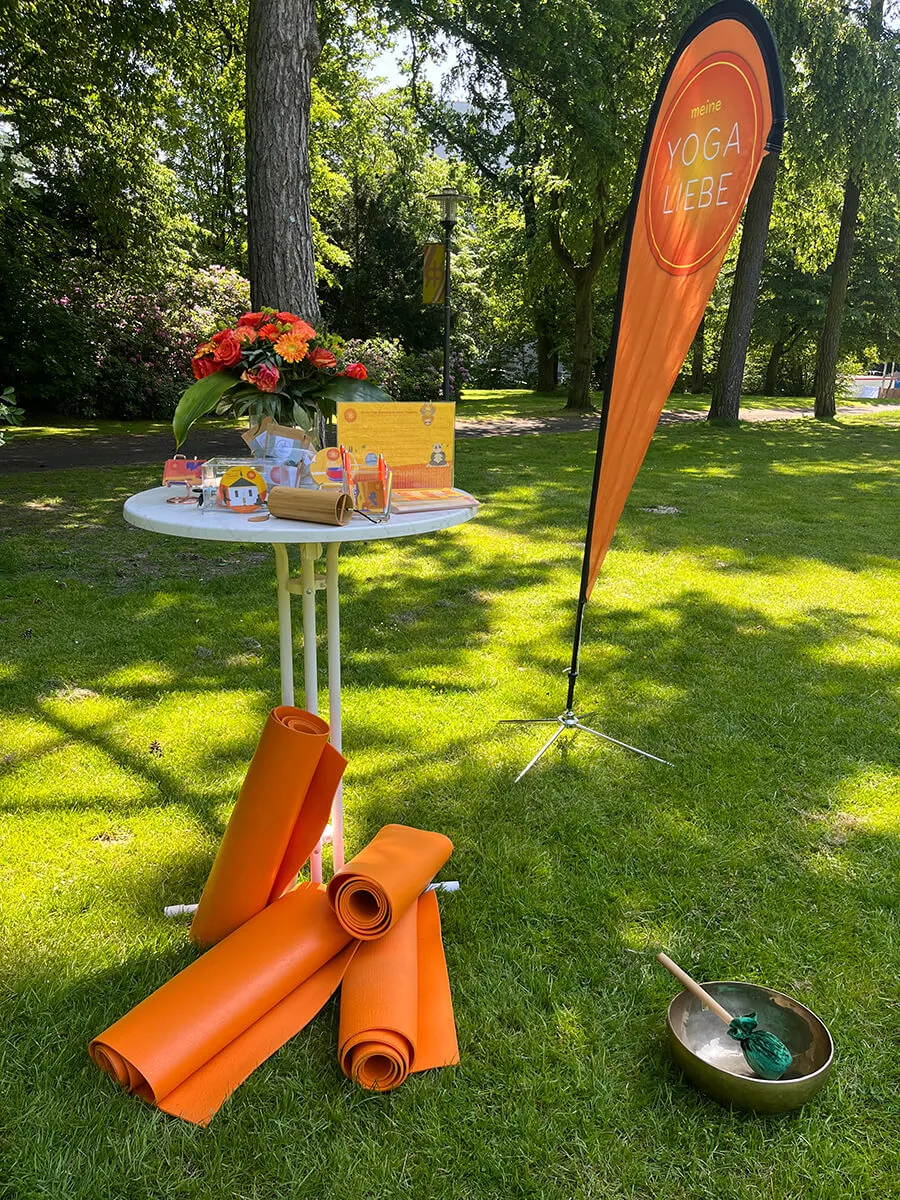 Teilnehmende beim Yoga-Charity-Event